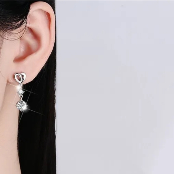 Stunning Heart Dangle Earrings - Picture 4 of 6